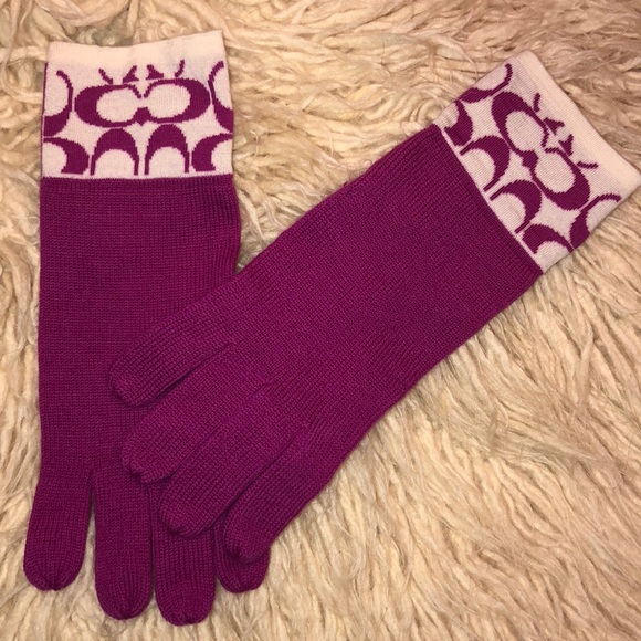 Coach Accessories - NWOT- Wmns “Coach Logo” gloves